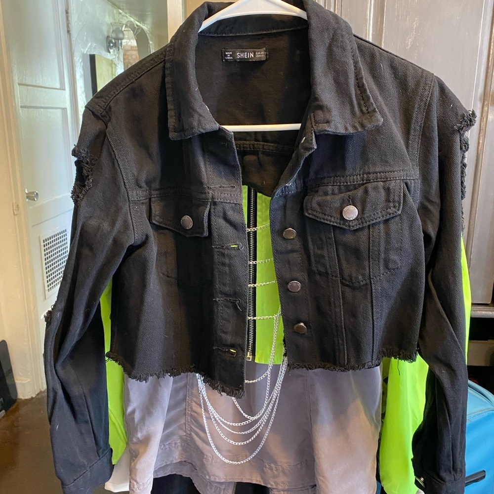 CROP JEAN JACKET W CHAINS